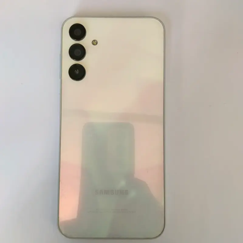 Smartphone Samsung A15con funda protectora - 2