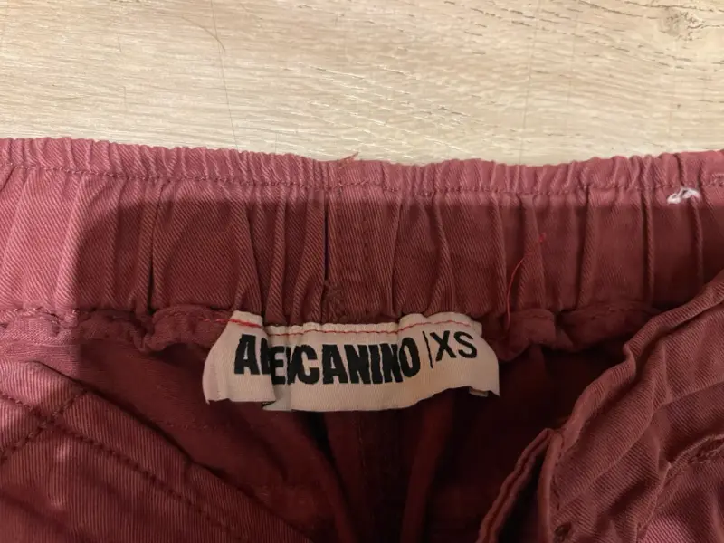 Pantalones cargo burdeos para mujer - 2