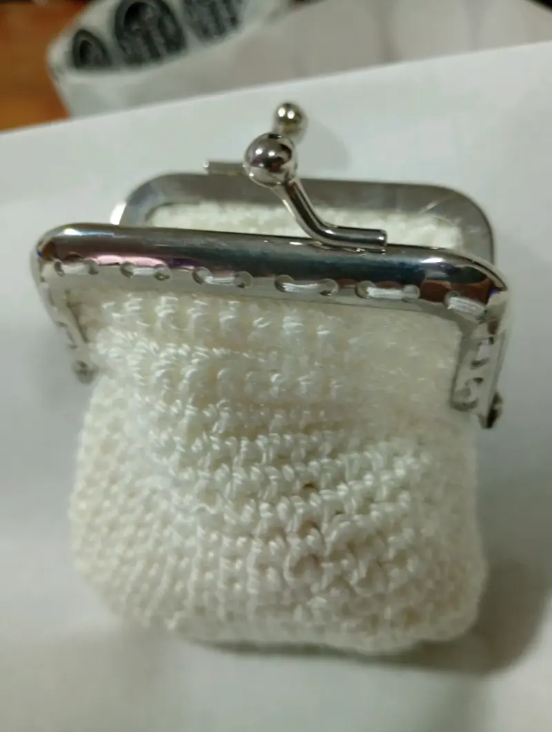 Monedero tejido a mano color blanco - 2
