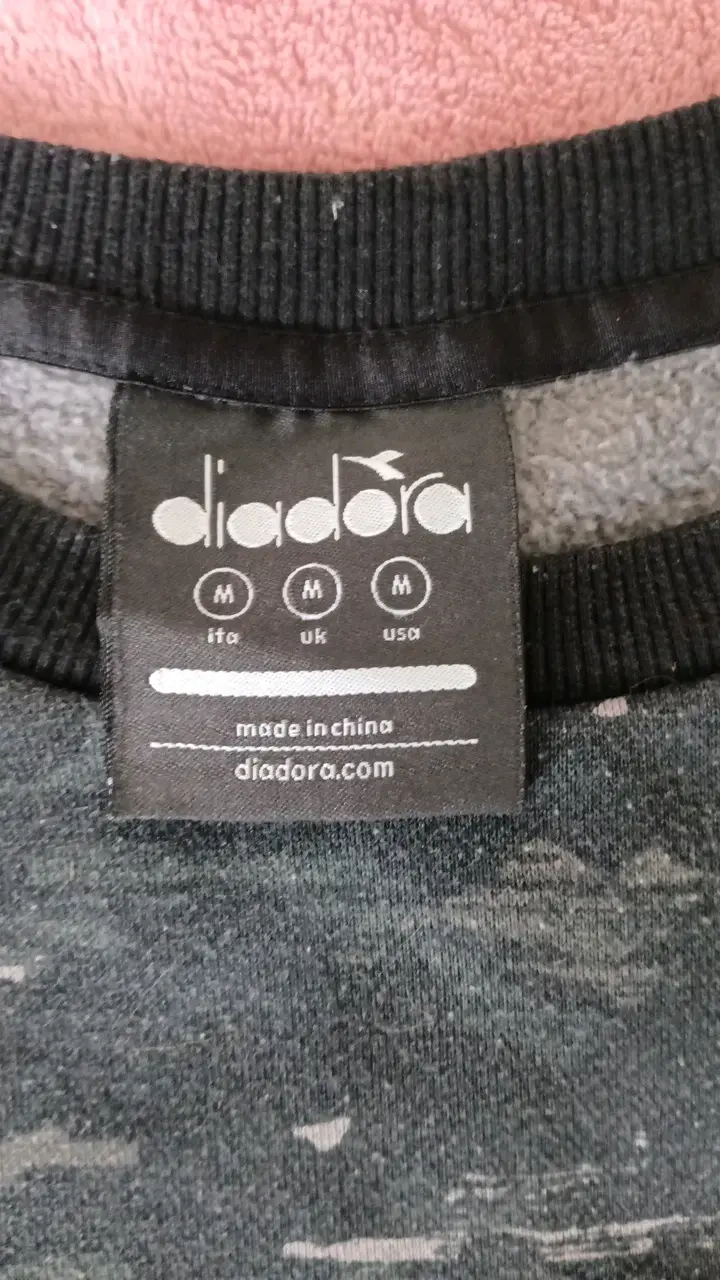 Polerón Diadora negro con diseño camuflado - 2