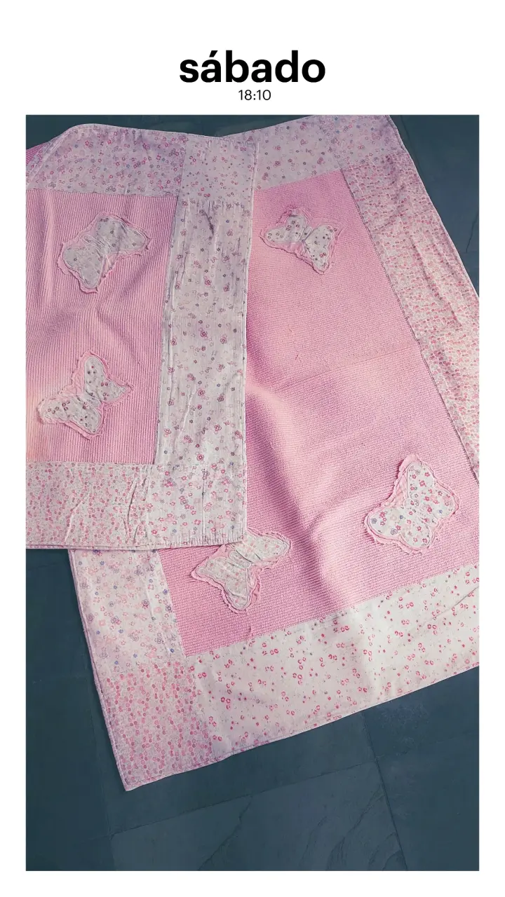 Set de 2 bajadas de cama rosas con mariposas - 1