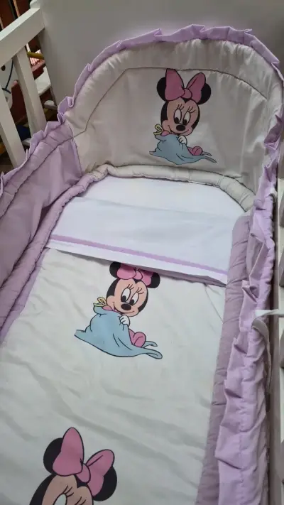 Cuna de bebé con diseño de Minnie Mouse - miniatura 3
