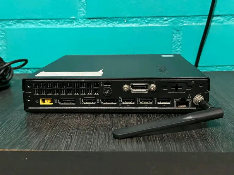 PC Tiny Lenovo ThinkCentre con Intel Core i5 y 1 - 3