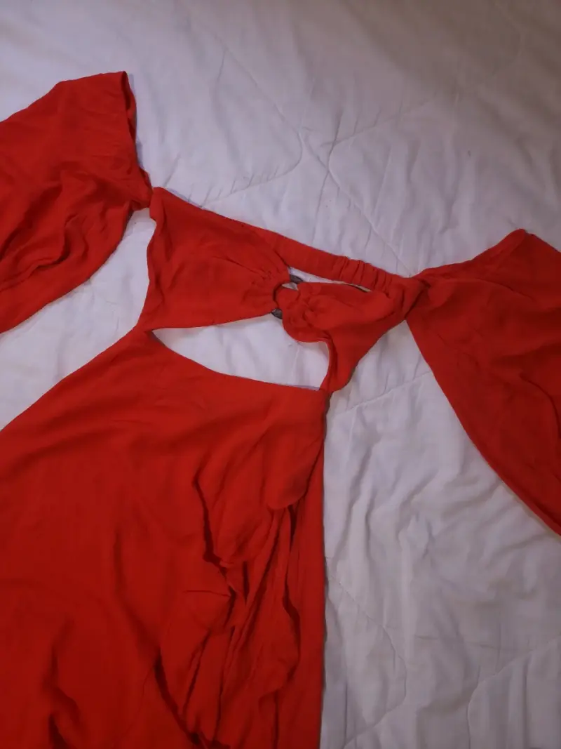 Vestido largo rojo con diseño cut-out - 4