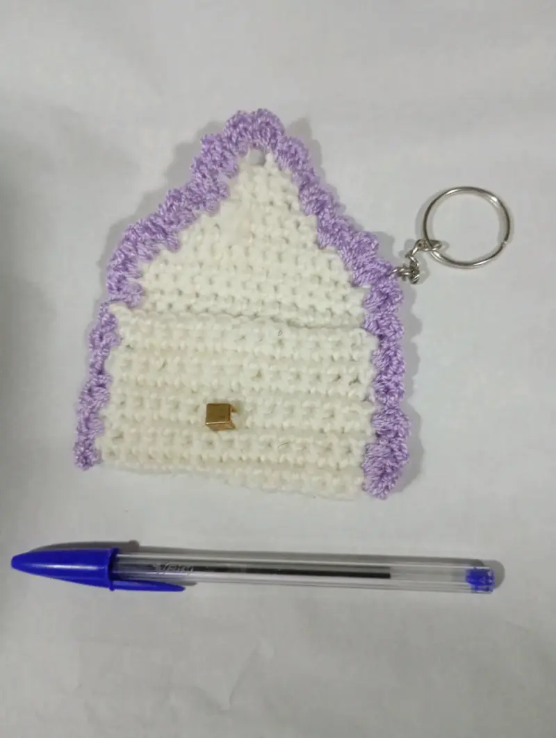 Llavero monedero de crochet con diseño artesanal - 3