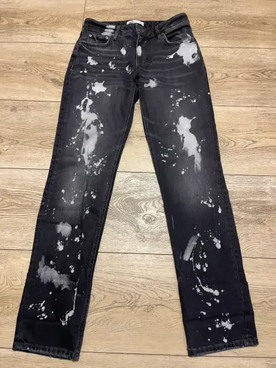 Jeans negros con diseño de manchas Zara - miniatura 1
