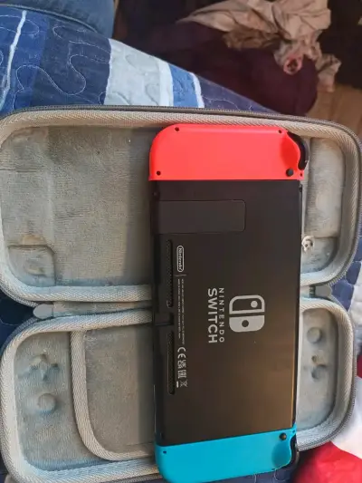 Consola Nintendo Switch con Joy-Con Rojo y Azul - miniatura 1