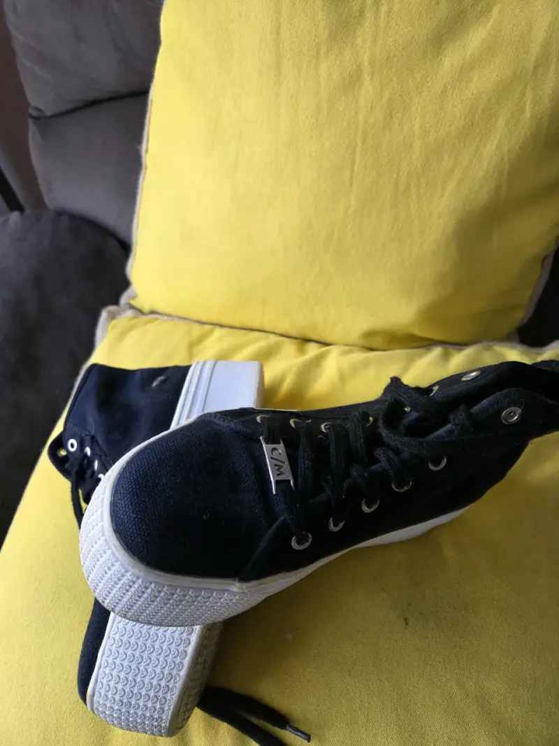 Zapatillas negras con plataforma alta - 4