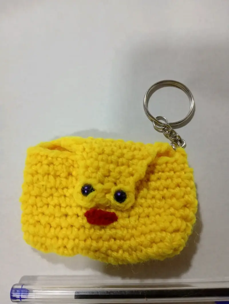 Llavero monedero tejido a crochet amarillo patito - 2