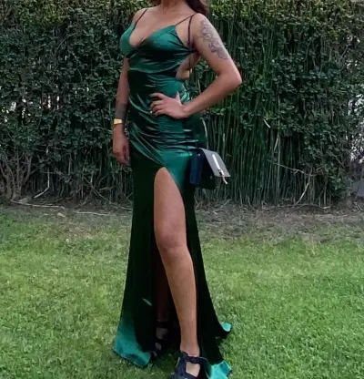 Vestido largo verde satinado con abertura - miniatura 4