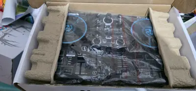 Controlador DJ Numark Party Mix con luces integ - miniatura 2