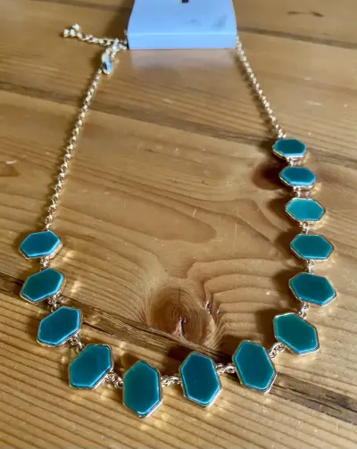 Collar de piedras verdes estilo elegante - miniatura 1