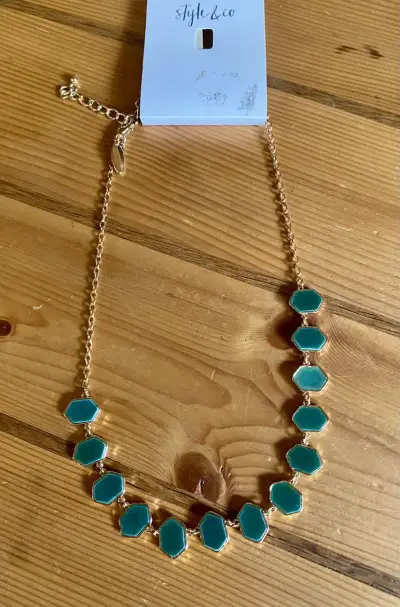 Collar de piedras verdes estilo elegante - miniatura 2