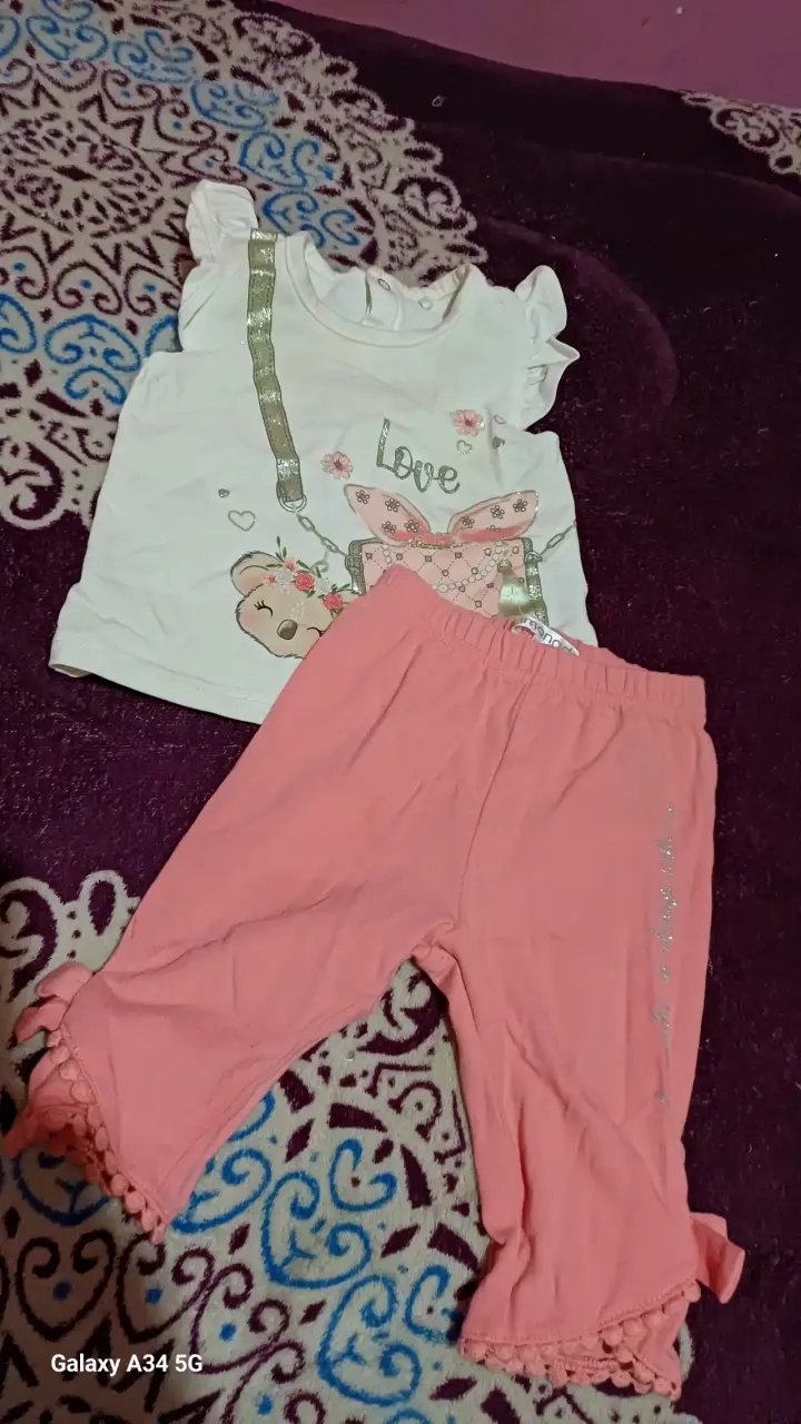 Conjunto de polera y pantalón para niña