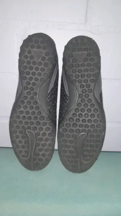 Zapatillas de fútbol sala negras talla 38 - miniatura 2