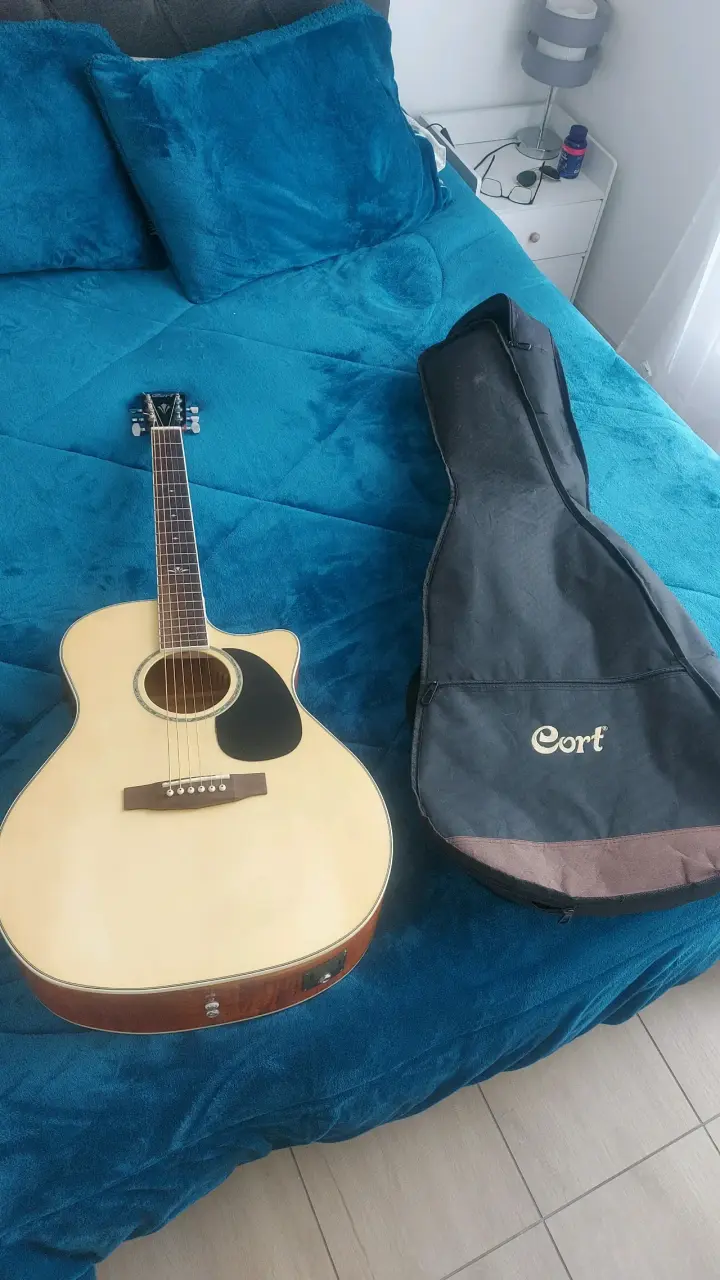 Guitarra acústica Cort GA5F NAT con funda - 1
