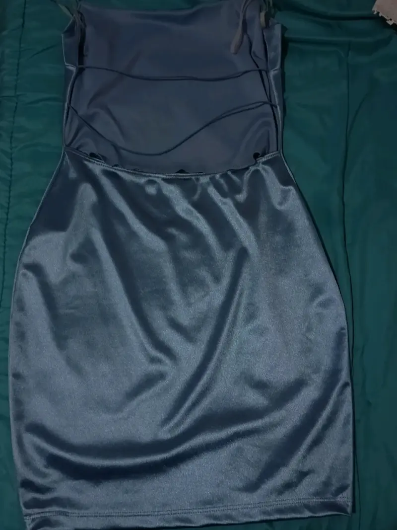 Vestido de satén azul elegante - 1