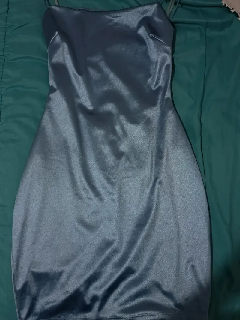 Vestido de satén azul elegante - 2