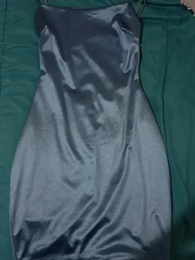 Vestido de satén azul elegante - miniatura 2