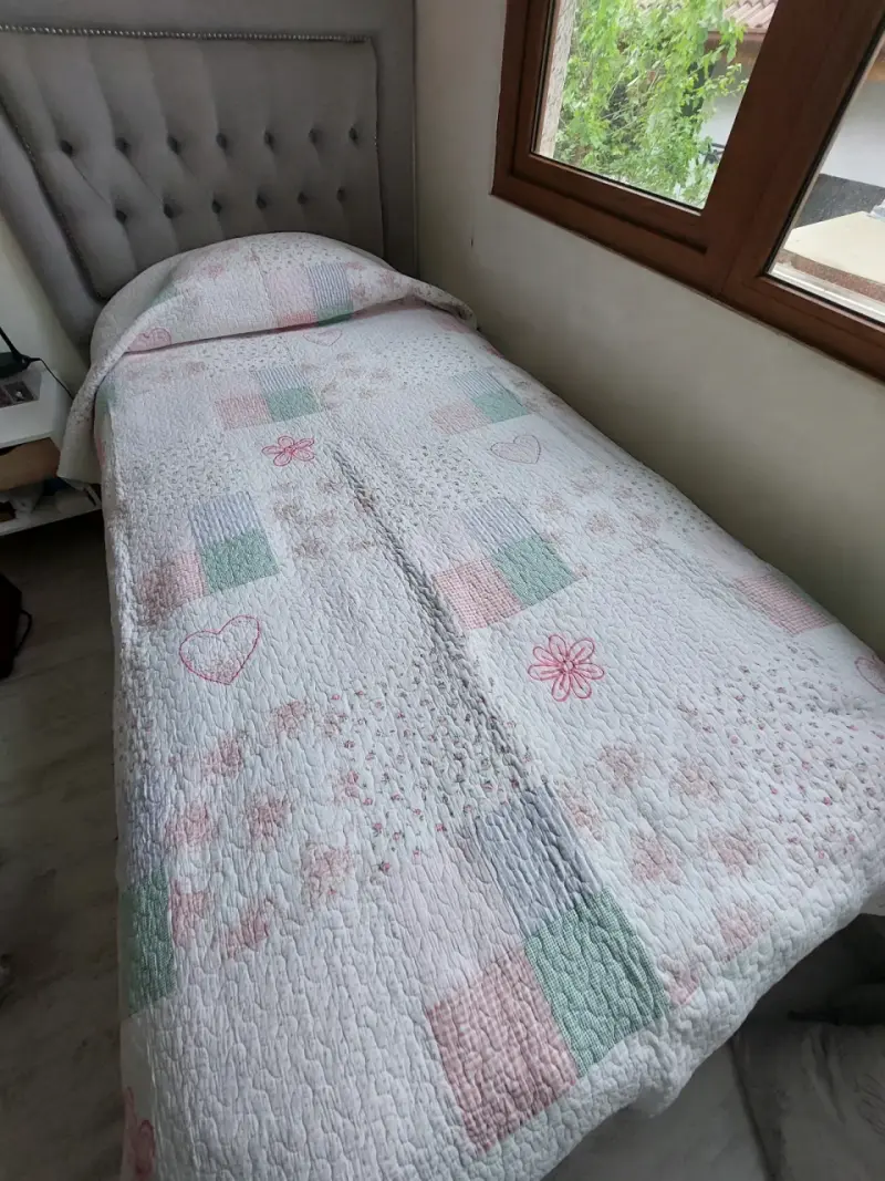 Colcha de cama con diseño floral reversible - 1