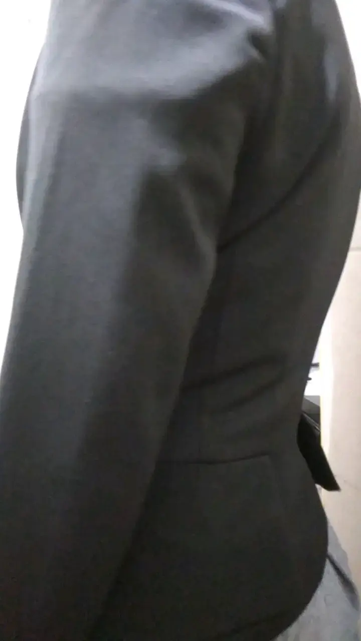 Blazer negro para mujer elegante - 3