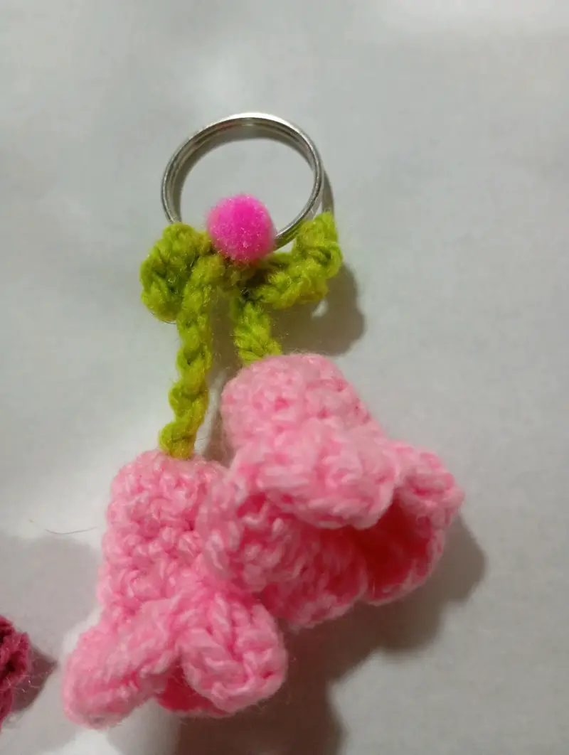 Llavero de crochet en forma de campanitas - 2