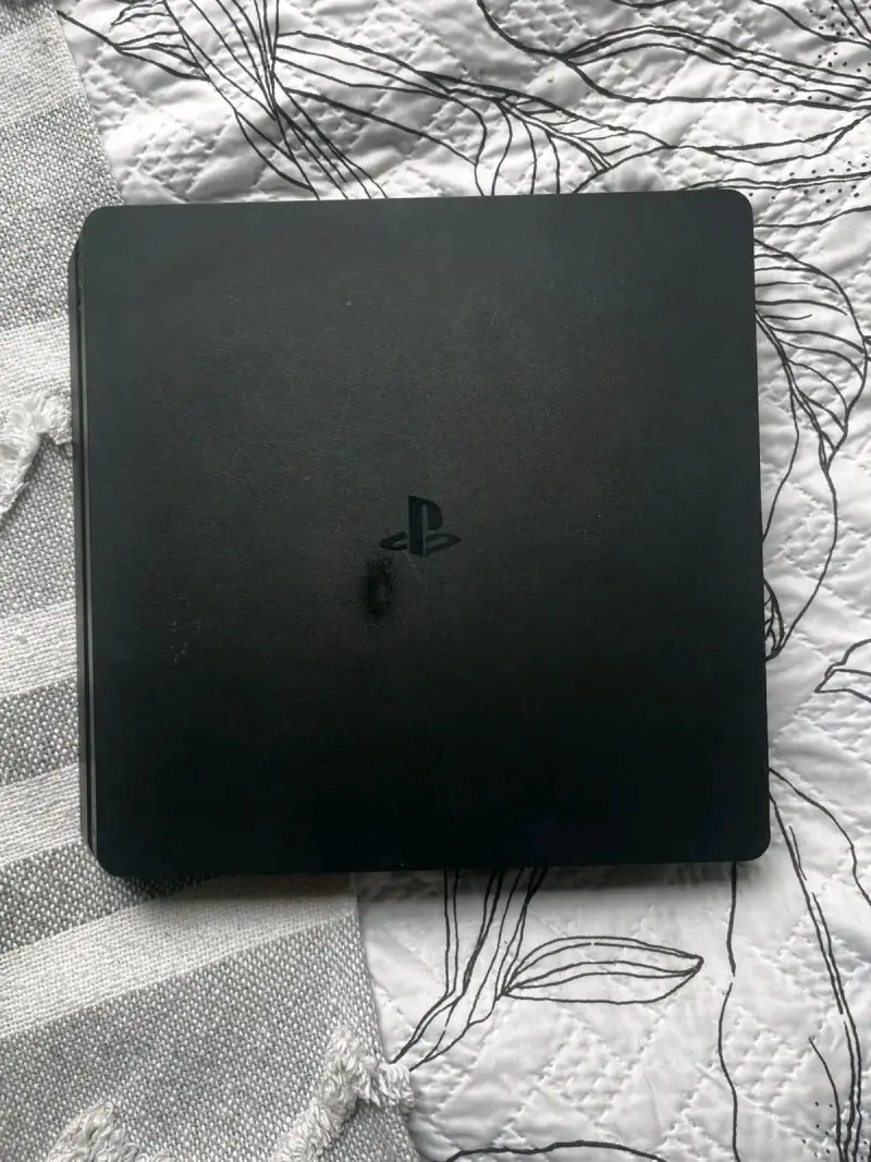 Consola PlayStation 4 Slim en buen estado - 2
