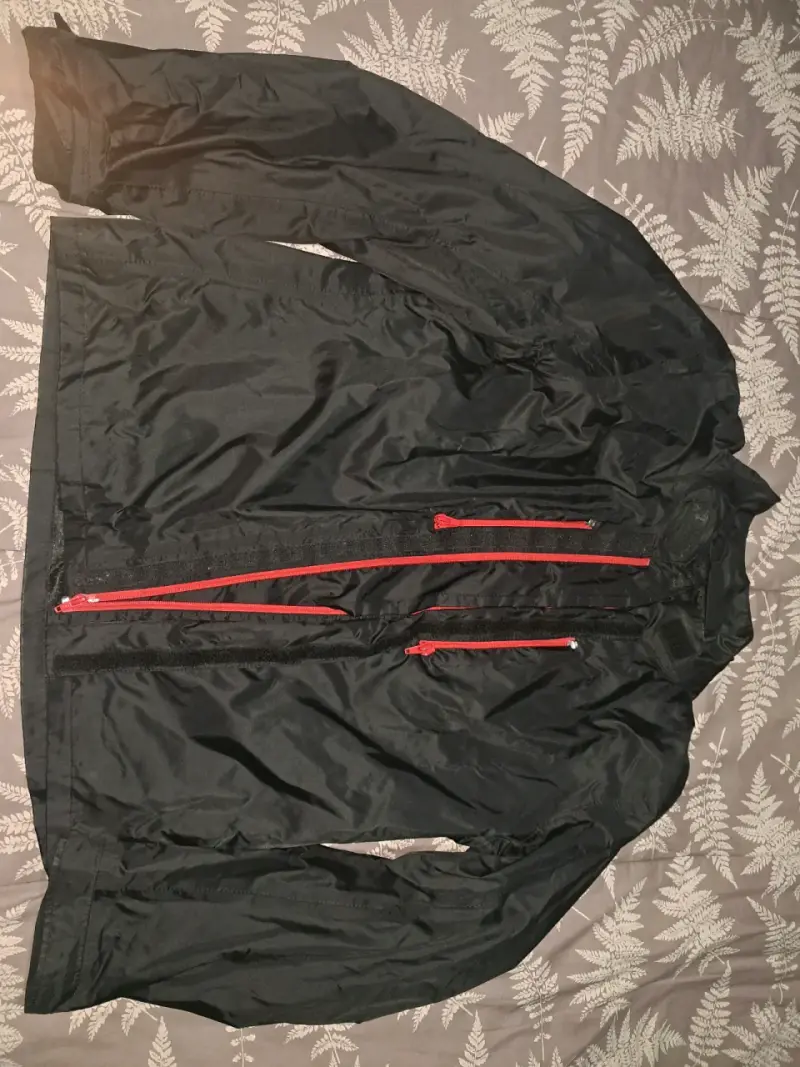 Chaqueta de moto CloveR negra con detalles rojos - 2