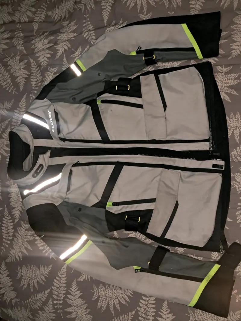 Chaqueta de moto CloveR negra con detalles rojos - 4
