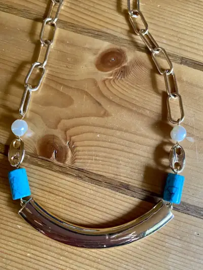 Collar de cadena dorada con cuentas turquesas - miniatura 1