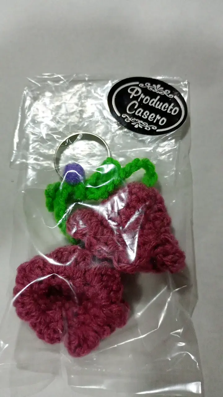 Llavero artesanal campanitas tejidas a crochet - 1