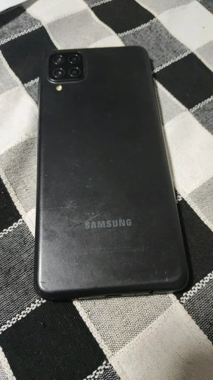 Samsung Galaxy A12 en buen estado - 2