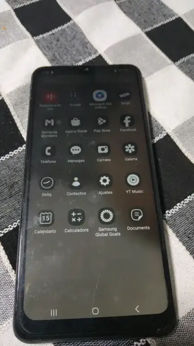 Samsung Galaxy A12 en buen estado - miniatura 4