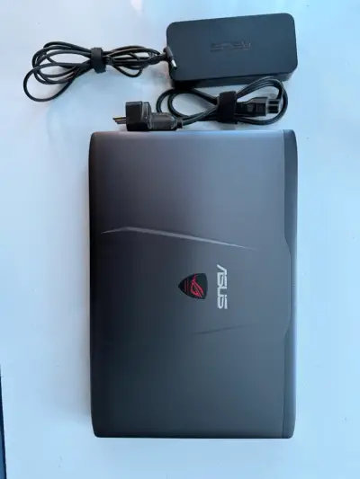 Laptop ASUS ROG GL552VW para gaming con cargador - miniatura 1