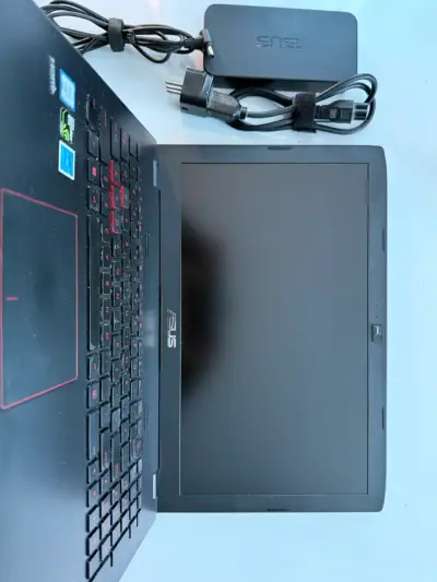 Laptop ASUS ROG GL552VW para gaming con cargador - miniatura 2