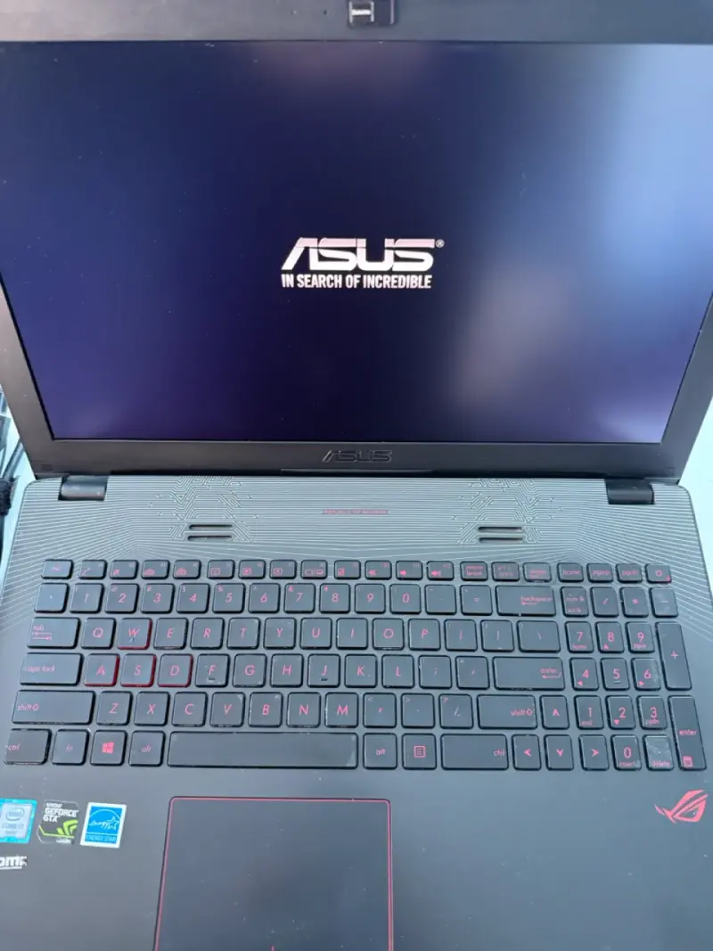 Laptop ASUS ROG GL552VW para gaming con cargador - 3
