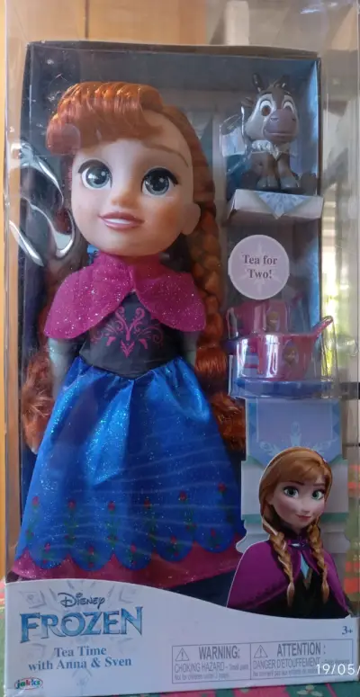 Muñeca Anna de Frozen con set de té - miniatura 2