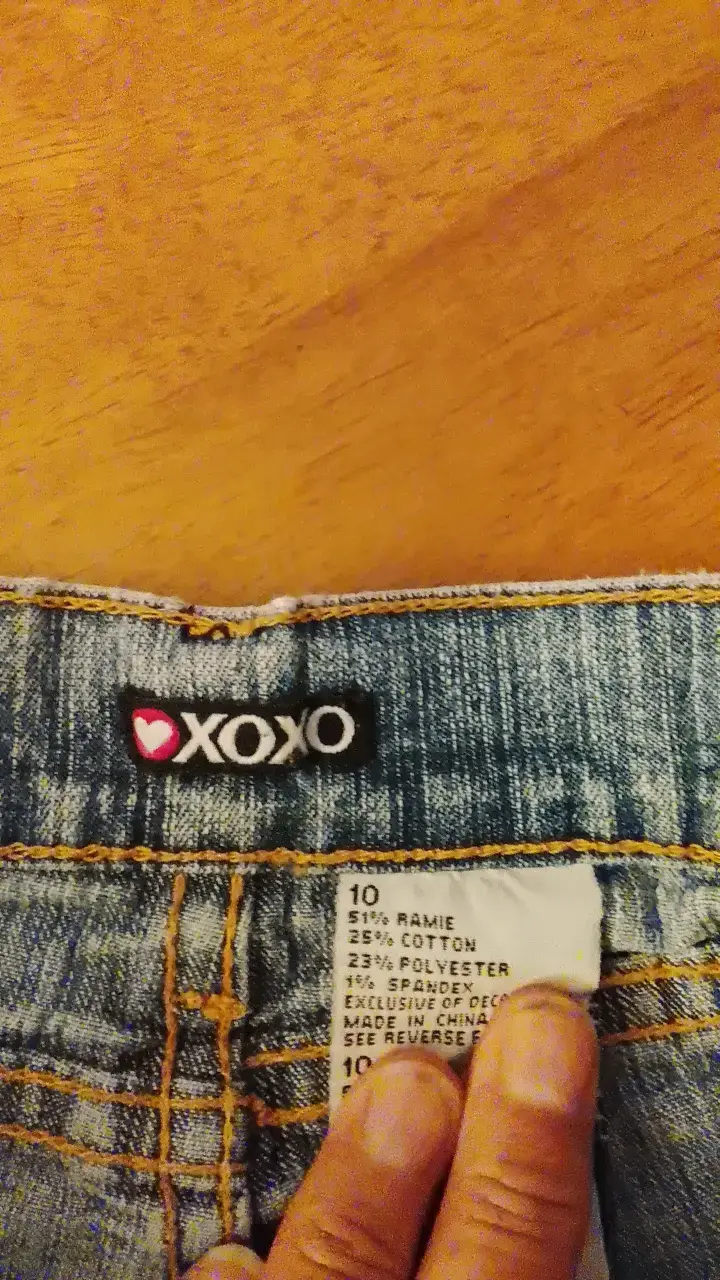 Shorts de mezclilla con detalles de tachas XOXO - 3