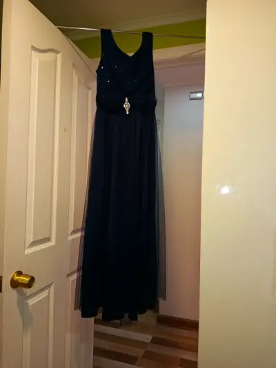 Vestido de gala largo azul con encaje y pedreria - miniatura 1