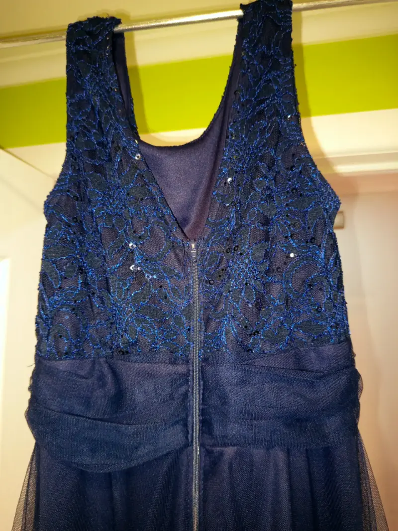 Vestido de gala largo azul con encaje y pedreria - 5