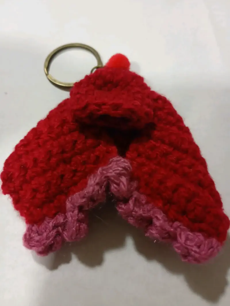 Llavero tejido a mano poncho y gorro - 2