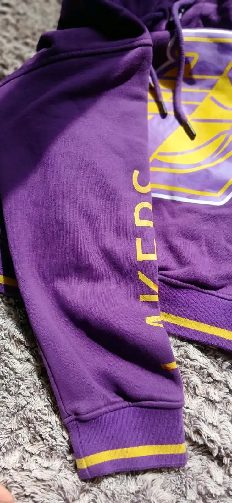 Polerón morado con capucha Lakers - 4