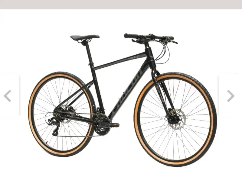 Bicicleta híbrida negra con llantas naranjas