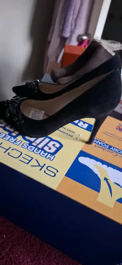 Zapatos de tacón negros Nine West con adornos - miniatura 2