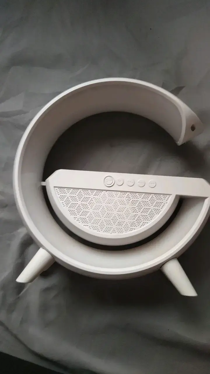 Lámpara LED con altavoz Bluetooth integrada - 1