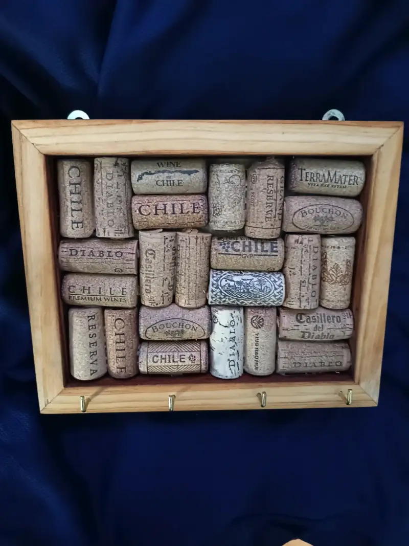 Porta llaves con corchos