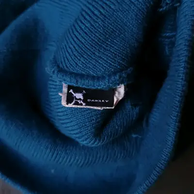 Gorro Beanie Azul Oakley - miniatura 2