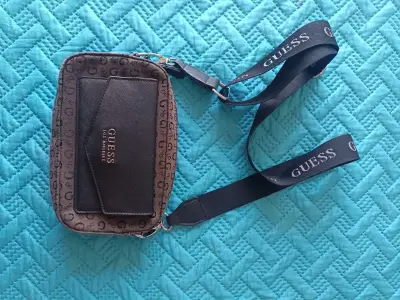 Bolso bandolera Guess con logo estampado - miniatura 1