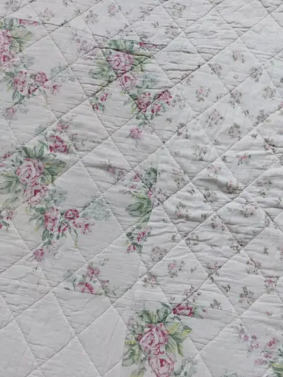 Colcha de cama con diseño floral - miniatura 2