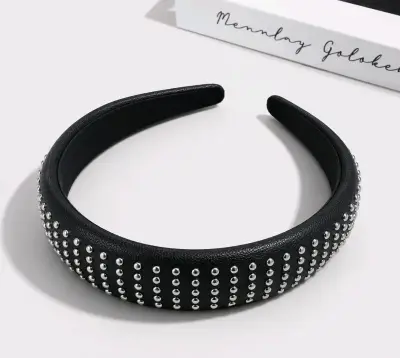 Diadema negra con tachuelas plateadas - miniatura 1